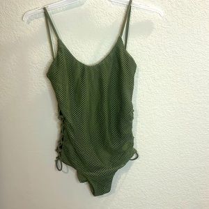 BILLABONG - green fishnet open sides women's size lrg one piece swimsuit cruise